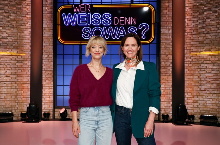 Kommissarin gegen Kriegerin: Heike Makatsch und Emily Cox bei "Wer weiß denn sowas?" / Das Wissensquiz vom 30. Mai bis 3. Juni 2022 um 18:00 Uhr im Ersten