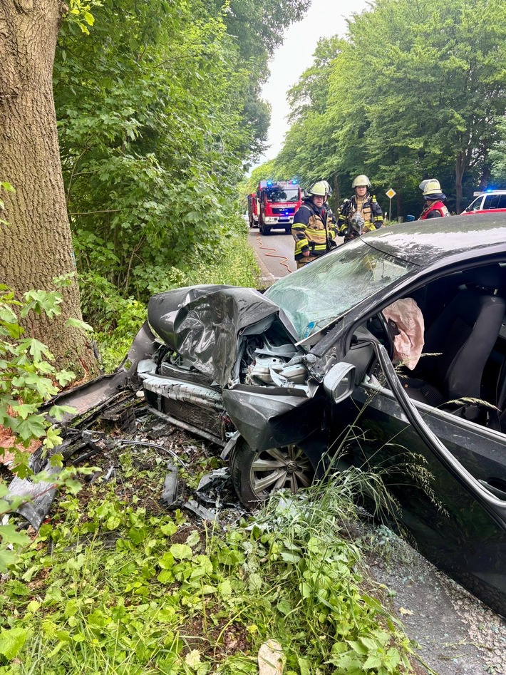 FW-E: Schwerer Verkehrsunfall - eine verletzte Person