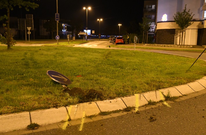 POL-BO: Verkehrsunfall in Herne: Verfolgungsfahrt endet für flüchtigen Autofahrer (29) auf Verkehrsinsel