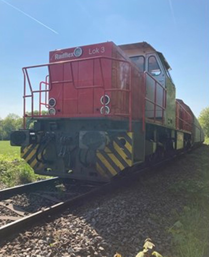POL-ME: Korrekturmeldung zu "Auf Bahnübergang mit Eisenbahn kollidiert - eine Person schwer verletzt" - Ratingen - 2205028