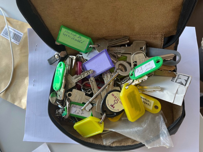 POL-NE: Autoaufbrecher gefasst - Polizei sucht Eigentümer von Diebesgut