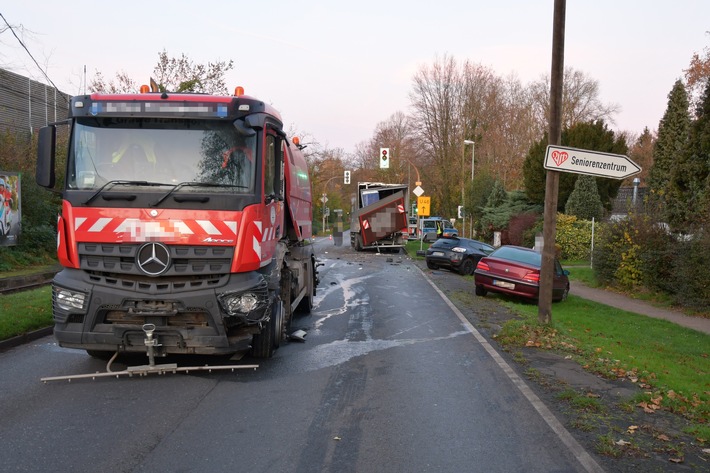 POL-BO: Reifen geplatzt: Schwerer Unfall in Bochum mit hohem Schaden