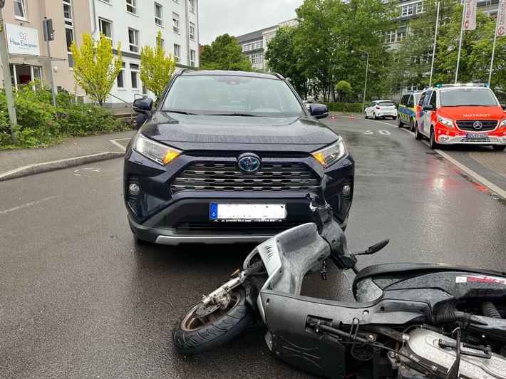 POL-GM: Unfall im Einmündungsbereich