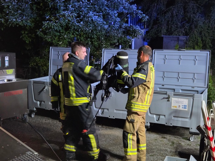FW Datteln: Feuer in Kleingartenanlage