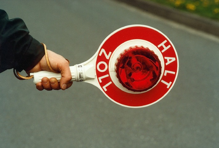 HZA-KR: ROADPOL-Einsatz in Mönchengladbach: Zoll geht gegen Schwarzarbeit im Lkw- und Busverkehr vor