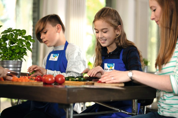 EDEKA Stiftung bringt Bewegung und Ernährung in die Klassenzimmer - 6.000 Grundschüler:innen machen mit. / Weiterer Text über ots und www.presseportal.de/nr/51907 / Die Verwendung dieses Bildes für redaktionelle Zwecke ist unter Beachtung aller mitgeteilten Nutzungsbedingungen zulässig und dann auch honorarfrei. Veröffentlichung ausschließlich mit Bildrechte-Hinweis.