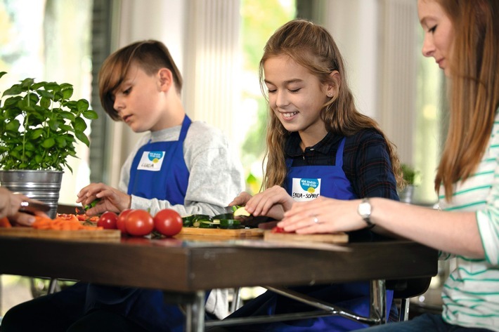 EDEKA Stiftung bringt Bewegung und Ernährung in die Klassenzimmer - 6.000 Grundschüler:innen machen mit. / Weiterer Text über ots und www.presseportal.de/nr/51907 / Die Verwendung dieses Bildes für redaktionelle Zwecke ist unter Beachtung aller mitgeteilten Nutzungsbedingungen zulässig und dann auch honorarfrei. Veröffentlichung ausschließlich mit Bildrechte-Hinweis.