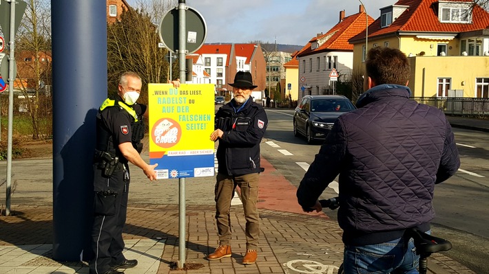 POL-NI: Wenn Du das liest, radelst Du auf der falschen Seite