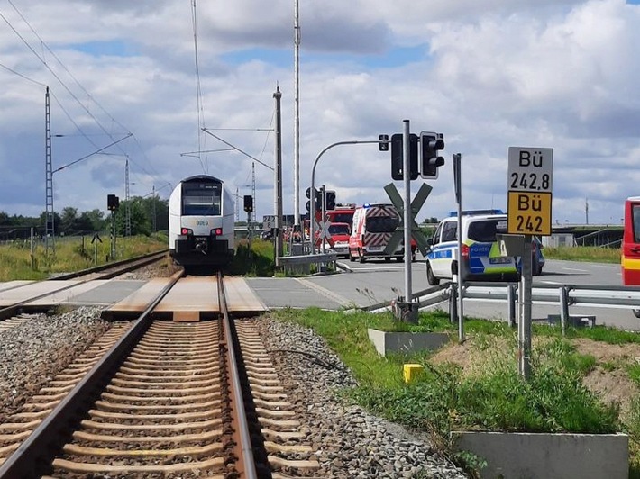 BPOL-HST: Bahnbetriebsunfall auf Rügen am Bahnübergang Zirkower Hof