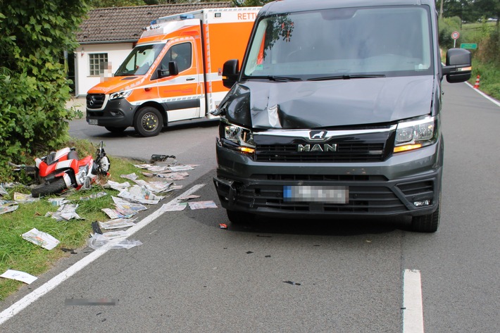 POL-RBK: Odenthal - Kleinkraftrad kreuzt Scherfbachtalstraße und stößt mit Van zusammen - Zwei Jugendliche schwer verletzt