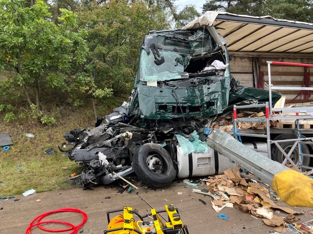 POL-HK: Walsrode - alkoholisiert unterwegs BAB A7 - Schwerer Verkehrsunfall mit geladenen Akkus BAB A7 - 1,2 Tonnen Hähnchen zu viel