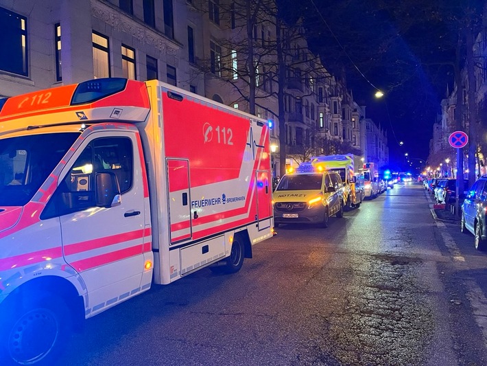 FW Bremerhaven: CO-Alarm in Mehrfamilienhaus - 17 Personen evakuiert