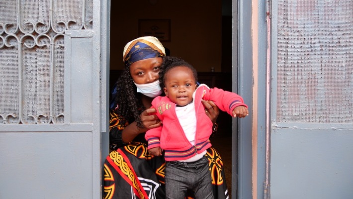 Gemeinsam stark im Kampf gegen augenhornhautbedingte Blindheit in Afrika