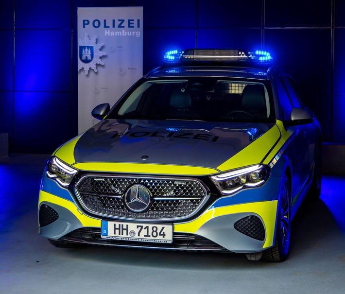 POL-HH: 260519-1. Neuer Hingucker in Hamburg: Peterwagen fahren künftig dauerhaft mit Blaulicht