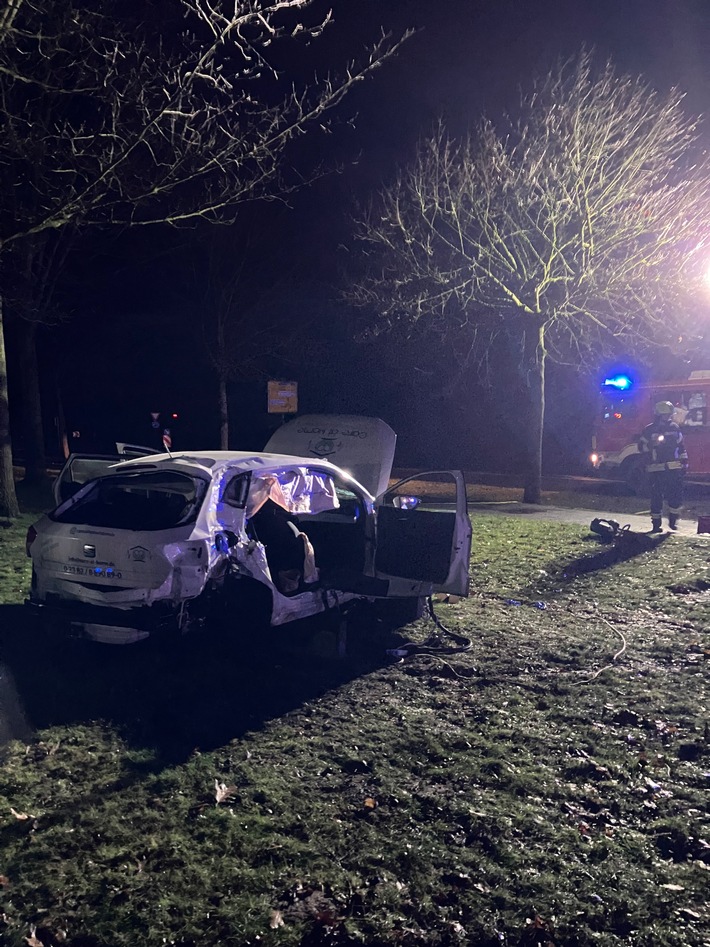 FW-WAF: Technische Rettung nach Verkehrsunfall