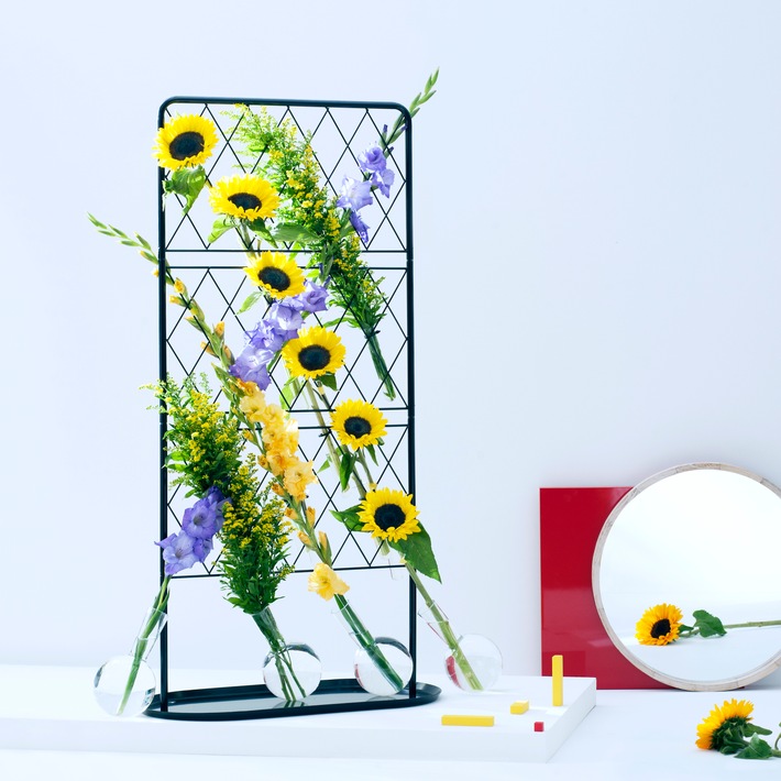 Die Sonnenblume sorgt für ausgelassene Sommerlaune / Strahlender Sonnenschein in der Vase