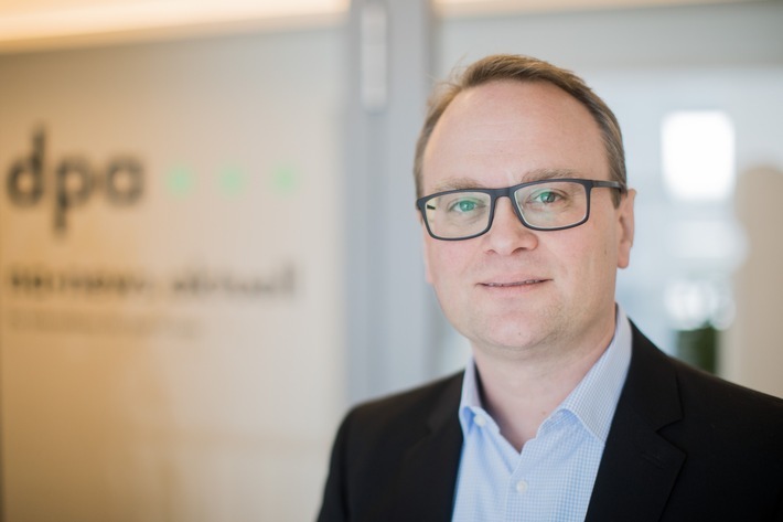 Zum 1. Februar 2019 wird Oliver Auster (43) neuer dpa-Landesbüroleiter in Düsseldorf. Er folgt auf Martin Oversohl (49), der ein Sabbatical antritt und danach wieder zu dpa zurückkehrt. Auster war bislang Redaktionsleiter NRW bei »Bild«. (Foto: Rolf Vennenbernd, dpa) / Weiterer Text über ots und www.presseportal.de/nr/8218 / Die Verwendung dieses Bildes ist für redaktionelle Zwecke honorarfrei. Veröffentlichung bitte unter Quellenangabe: "obs/dpa Deutsche Presse-Agentur GmbH/Rolf Vennenbernd"