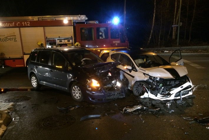FW-Stolberg: Schwerer Verkehrsunfall mit einem verletzten  Fahrer