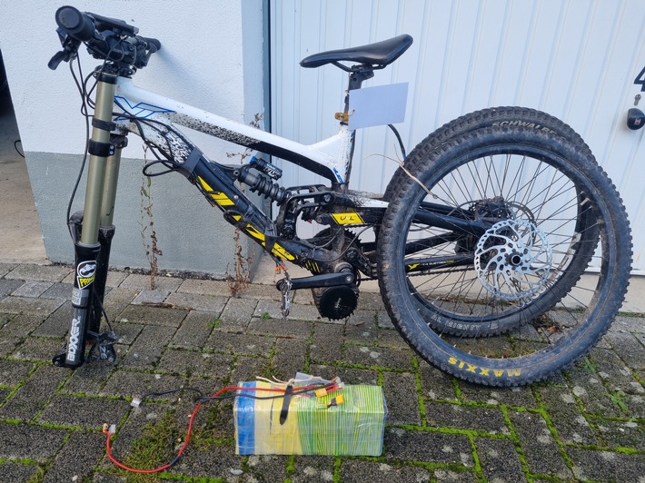 POL-REK: 211202-5: Polizei stellt Jugendlichen mit selbstgebautem E-Bike