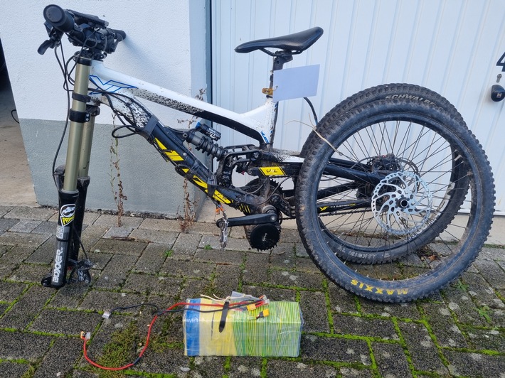 POL-REK: 211202-5: Polizei stellt Jugendlichen mit selbstgebautem E-Bike