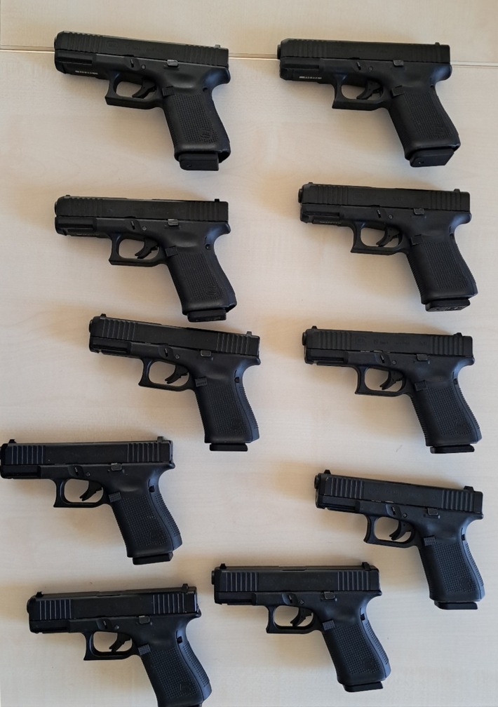 ZOLL-F: Sechs Festnahmen wegen illegalen Waffenhandels - Zollfahndung Frankfurt stellt über 160 Schusswaffen sicher