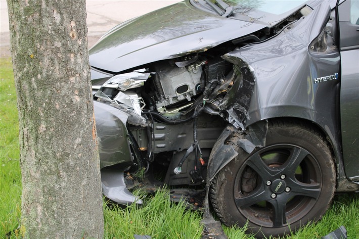 POL-HA: Verkehrsunfall mit drei Leichtverletzten auf Parkplatz in Altenhagen