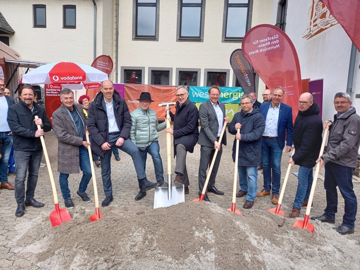 Eigenwirtschaftlicher Glasfaser-Ausbau im Rhein-Hunsrück-Kreis: Vodafone und Westconnect starten jetzt mit dem Netzausbau