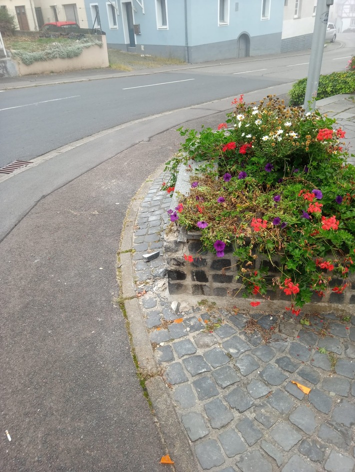 POL-PDWIL: Verkehrsunfallflucht