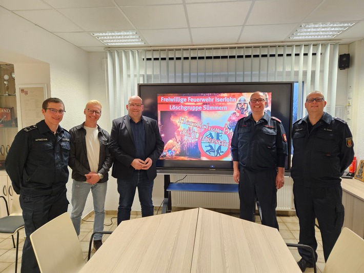 FW-MK: Digitale Zukunft für die Feuerwehr: Förderverein der Löschgruppe Sümmern rüstet mit neuem Medienboard auf