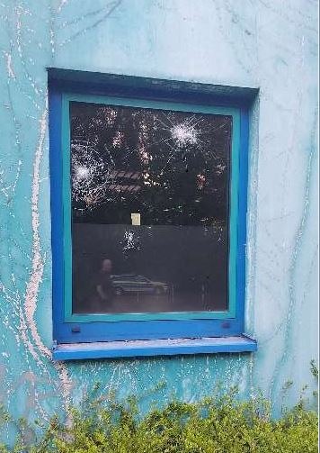 POL-NI: Stadthagen: Fensterscheiben beschädigt - Polizei bittet um Zeugenhinweise