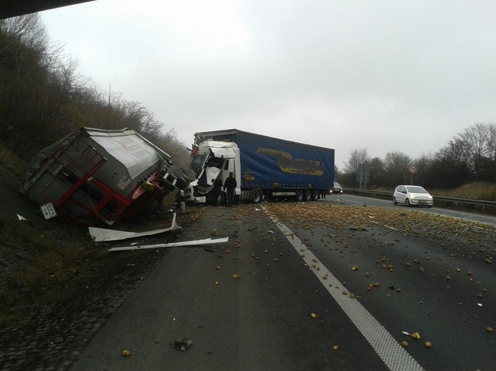 POL-GÖ: (90/2017) Autobahn 7 in Fahrtrichtung Kassel nach Lkw Unfall weiterhin voll gesperrt
