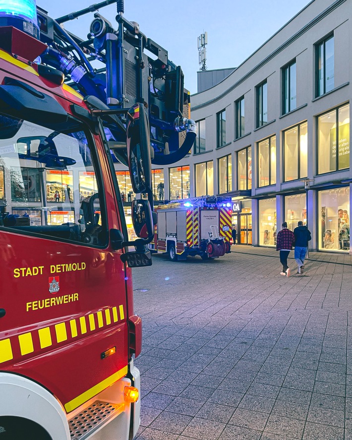 FW-DT: Ausgelöste Brandmeldeanlage in Einkaufzentrum - Alarm in böswilliger Absicht