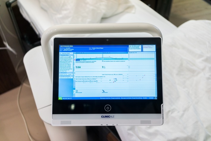 Bahnbrechender Schritt für das digitale Krankenhaus / ClinicAll &amp; SRC Infonet statten erste Klinik in Europa mit EMR aus (Foto)