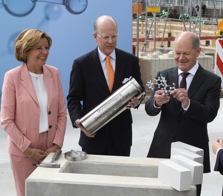 Boehringer Ingelheim legt Grundstein für 285-Millionen EUR Innovationszentrum mit Bundeskanzler Olaf Scholz