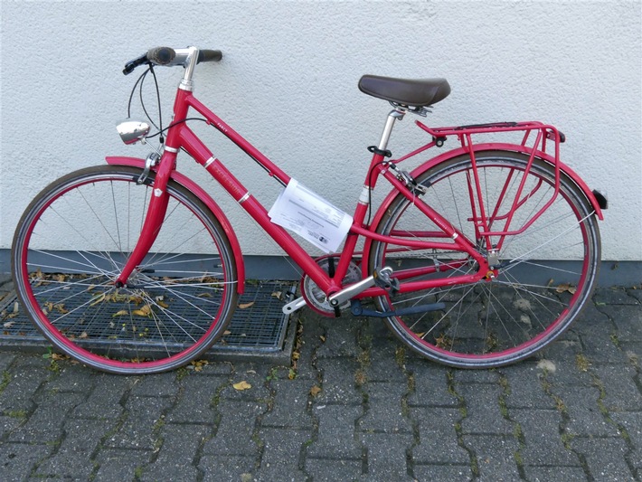POL-UN: Schwerte - Polizei fragt: Wem gehört dieses gestohlene Damenrad?