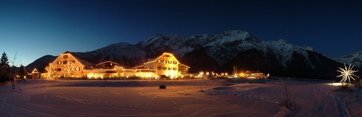 HolidayCheck-Award 2011 - Urlauber küren das Tiroler Alpenresort Schwarz zum beliebtesten Wellnesshotel Österreichs - BILD