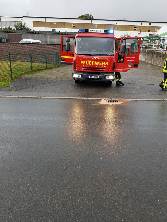 FW-EN: Lange Ölspur beschäftigt Feuerwehr Breckerfeld