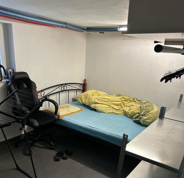 HZA-UL: Schwarzarbeitskontrollen des Zolls/Angestellte arbeiten illegal und wohnen im Restaurant-Keller