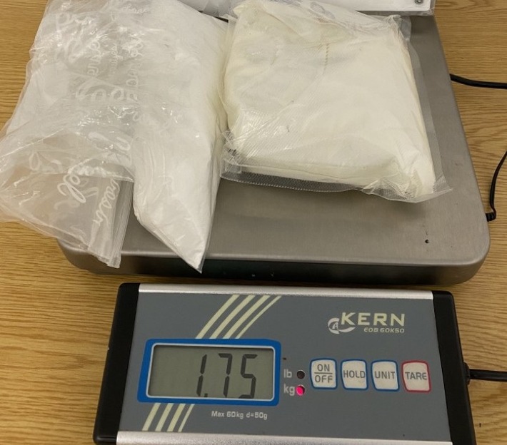 BPOL NRW: Grenzüberschreitendes Polizeiteam stellt ein Kilogramm Amphetamin auf der A 40 am Rastplatz Tomm Heide sicher