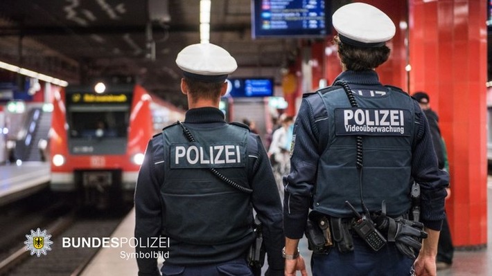 Bundespolizeidirektion München: Tätlicher Angriff und Erregung öffentlichen Ärgernisses