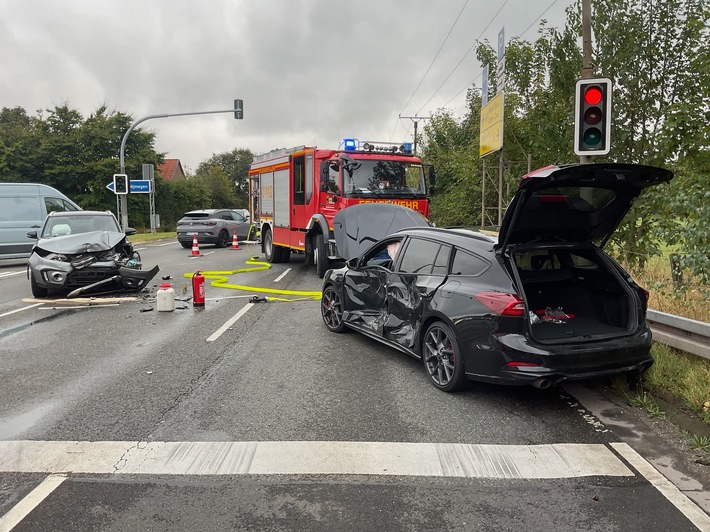 FW Alpen: Verkehrsunfall mit zwei beteiligten Fahrzeugen