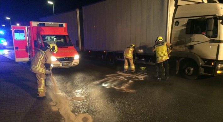 FW-Stolberg: Kraftstofftank an einem LKW aufgerissen