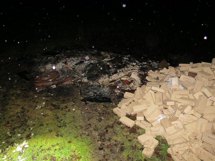 POL-PDWIL: 1. Verkehrsunfallflucht im Wohngebiet in Prüm
2. Unerlaubter Umgang mit Abfällen / Verbrennen von Abfällen in Lützkampen