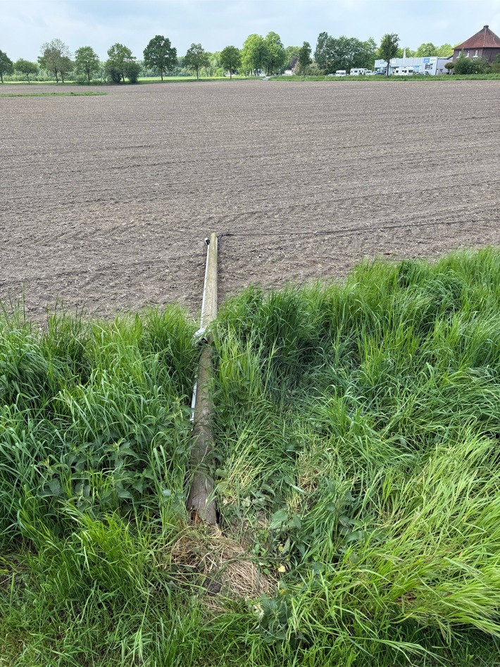 POL-COE: Ascheberg, Ostereckern/Telefonmast beschädigt und geflüchtet