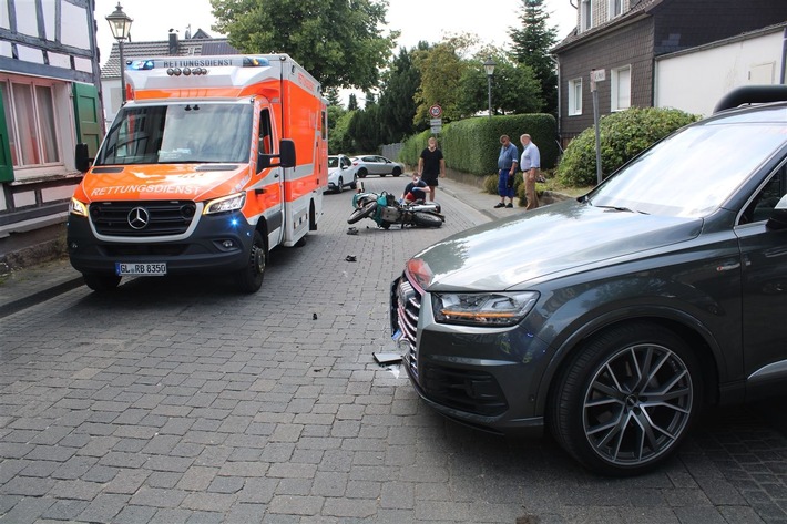 POL-RBK: Leichlingen - Motorradfahrer bei Zusammenstoß mit Pkw schwer verletzt