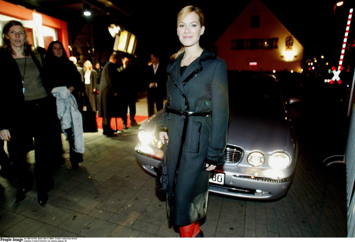 Jaguar unterstützt "BLUEPRINT" / Franka Potente rollte im Jaguar XJ zur Premiere