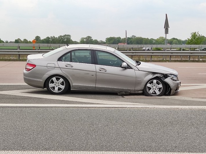 POL-DEL: Autobahnpolizei Ahlhorn: Verkehrsunfall auf der Autobahn 1 im Bereich der Gemeinde Stuhr ++ Zwei Personen leicht verletzt