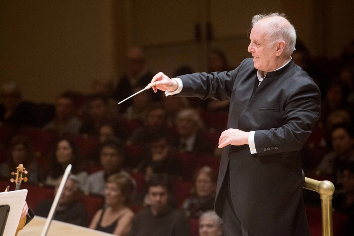 Gedenkkonzert 75 Jahre Kriegsende: 3sat zeigt das Gedenkkonzert der Staatskapelle Berlin unter der Leitung von Daniel Barenboim aus der Berliner Staatsoper