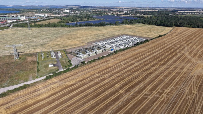 Größter Batteriespeicher Deutschlands eingeweiht: Münch Energie und Ministerpräsident Schulze geben Startschuss
