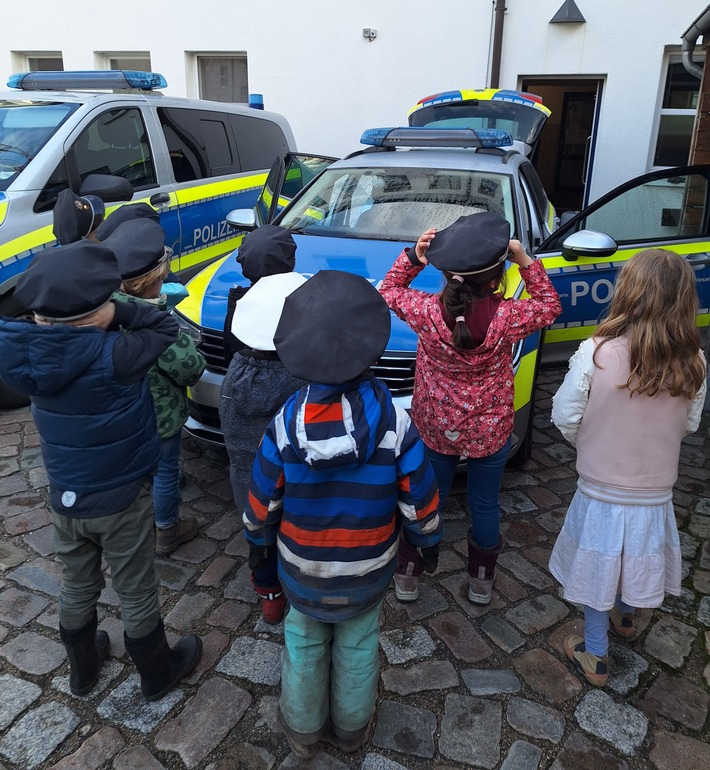 POL-HL: Lübeck - 2. Polizeirevier / Vorschulkinder zu Besuch bei der Polizei
